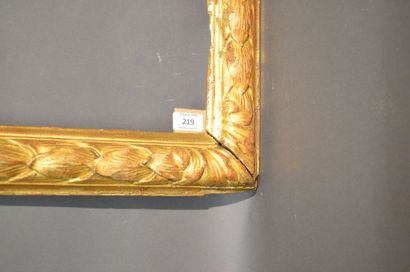null CARVED AND GILTED WOODEN FRAME with
Piedmontese leaf decoration, 17th century
(accidents...