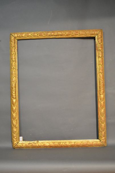 null CARVED AND GILTED WOODEN FRAME with
Piedmontese leaf decoration, 17th century
(accidents...