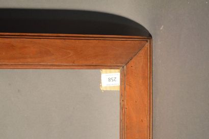 null BAGUETTE PLATE en acajou mouluré
Italie, début du XIXe siècle
58,7 x 98,7 cm...