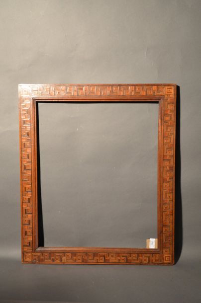 null FRAME in wood marquetry on a fruitwood core
19th century
(small missing parts)
47...