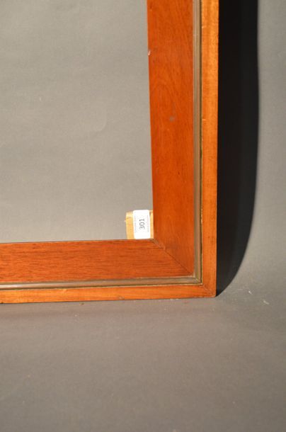 null Moulded mahogany frame with brass moulding Charles
Period 58,5 x 104,5 cm -...