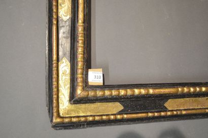 null RVERSE PROFILE AND CASSETTA FRAME in carved black and gold walnut with frieze...