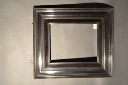 null Moulded ebony frame veneered on a
Dutch wood core, 17th century
(accidents to...