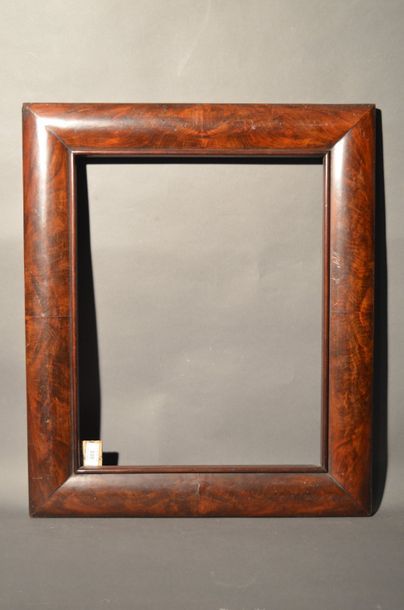 null Moulded wooden frame with burr walnut
veneer, early 19th century
40 x 50,5 cm...