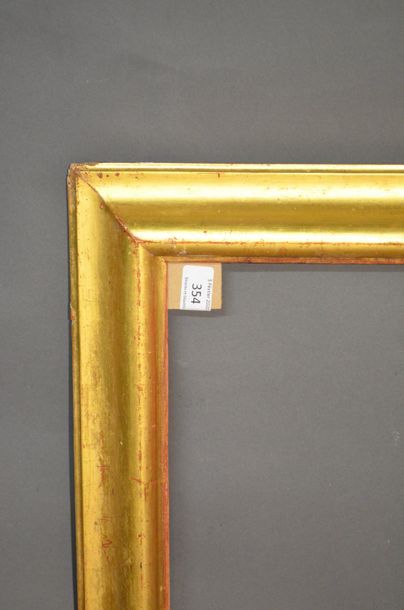 null CADRE À PROFIL RENVERSÉ en bois mouluré et doré
XIXe siècle
49,2 x 67,7 cm -...
