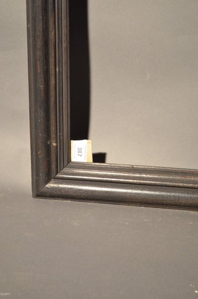 null CADRE en bois mouluré et noirci
Fin du XIXe siècle
70,1 x 90 cm - Profil: 5,8...