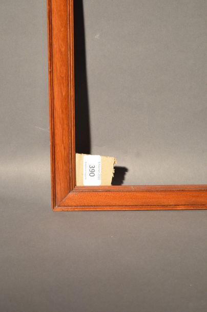 null CADRE en bois mouluré et teinté
Circa 1900
27,8 x 37 cm - Profil: 3 cm