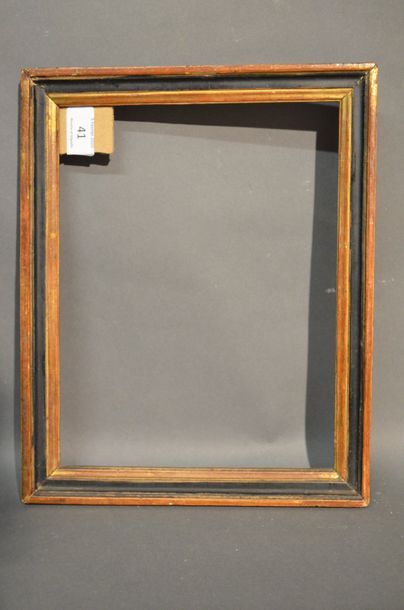 null BAGUETTE en bois mouluré noir et or
Époque Louis XVI
21,3 x 28 cm - Profil:...