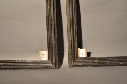 null PAIRE DE BAGUETTES en bois mouluré et noirci
XIXe siècle
(Piqûres)
38,5 x 50...