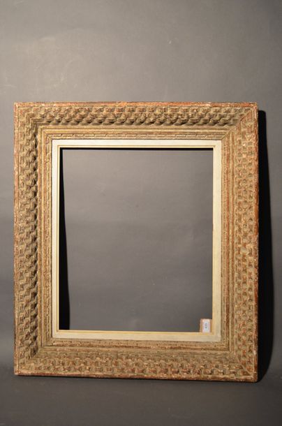 null FRAME in carved, painted and patinated wood with checkerboard decor
Circa 1950
45,2...