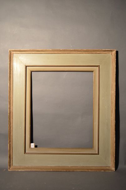 null Moulded and painted
wooden CASSETTA FRAME Circa 1950 48,8 x 60,3 cm - Profile:...