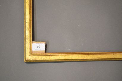 null Moulded and gilded
wood flat ring Louis XVI period (worn) 33,8 x 48,8 cm - Profile:...