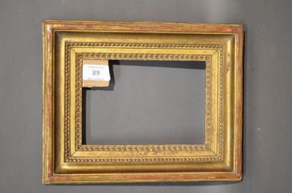 null Sculpted and gilded oak frame decorated with pearls and raise-de-coeur at sight...