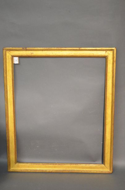 null Moulded and gilded
oak frame Louis XVI period (small accidents) 52,6 x 64 cm...