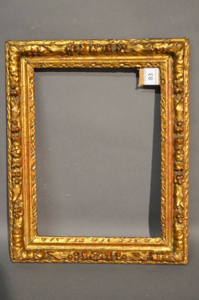 null Carved and gilded oak frame decorated with laurel
bundles Louis XIII period...
