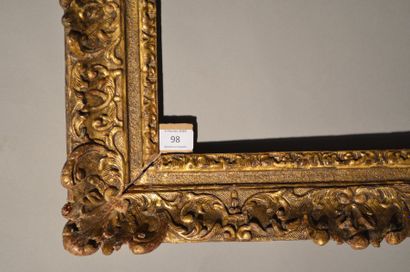 null CADRE en chêne sculpté et doré à décor Bérain
Époque Louis XIV (restaurations)
31...
