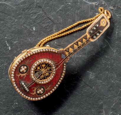 ANONYME - Début du XIXe siècle 
Fancy watch in polychrome enamelled gold. Mandolin-shaped...
