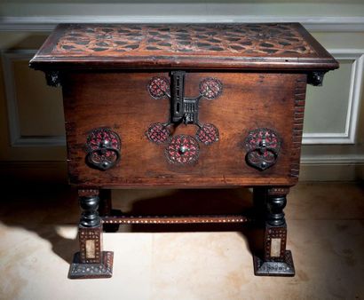 null Changer chest in walnut and softwood resting on a base with a boxwood, ebony...