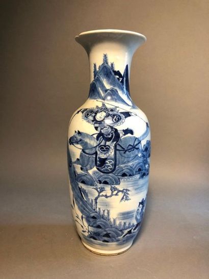 CHINE 
Porcelain baluster vase with blue monochrome decoration of warriors in a lake...