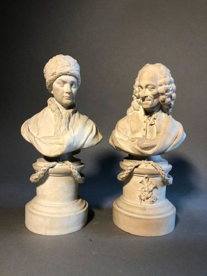 Toul 
Paire de bustes en biscuit représentant Voltaire et Rousseau sur des colonnes.
Marqués:...