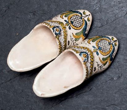 NORD DE LA FRANCE 
Pair of earthenware shoes with polychrome decoration of cartridge...