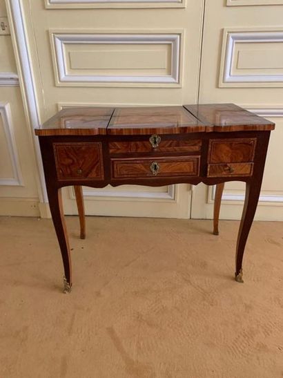 null Violet and amaranth wood veneer dressing table opening on the right front with...