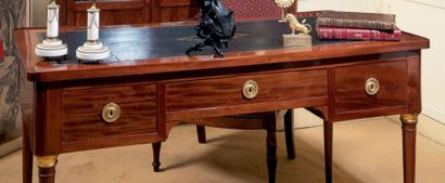 Flat mahogany and mahogany veneer desk. Opening...