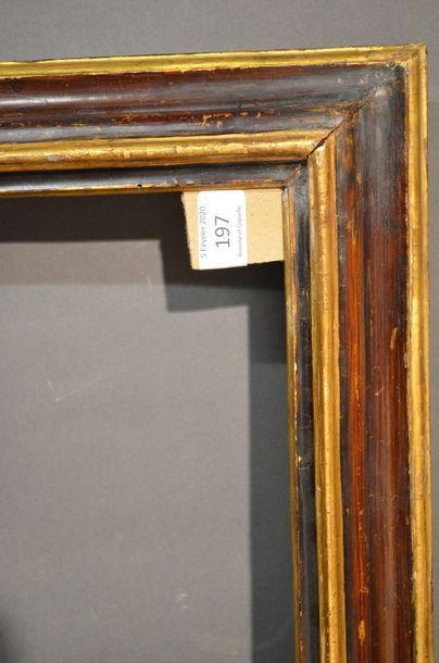 null Frame with upside down profile in moulded wood lacquered in wine red and gilded
The...