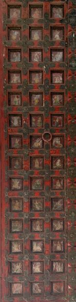 INDE Porte à double vantaux
En bois laqué rouge
A décor de miniatures peintes