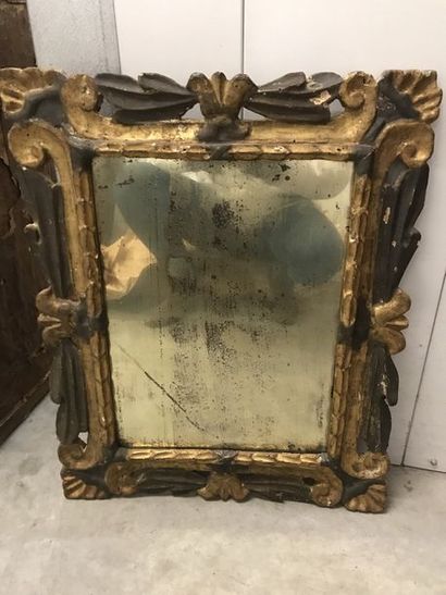 null Miroir en bois sculpté, doré et noirci
Travail Espagnol du XVIIIe