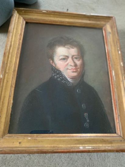 École Française du XIXe siècle 
Portrait d'homme
Pastel
23x18 cm.