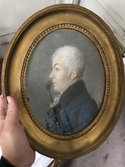 École Française du XIXe siècle 
Portrait d'homme de profil
Pastel