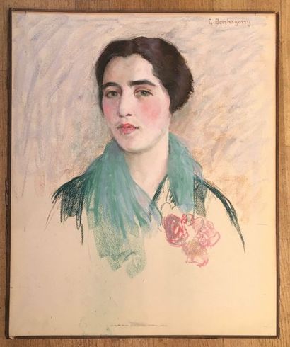 Gabrielle BERRHAGORRY-SUAIR (1873-?) 
Portrait de femme
Pastel
Signé en haut à droite
65...