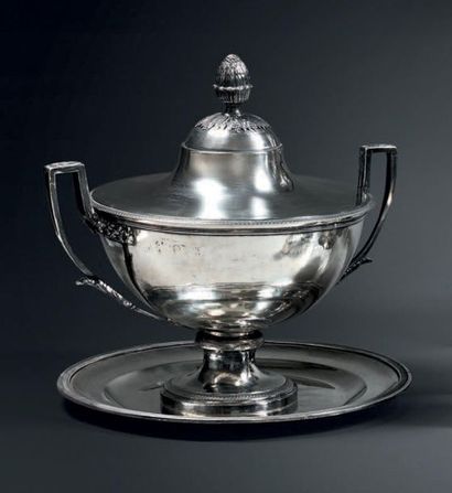 Important covered tureen In silver 950°°°°...