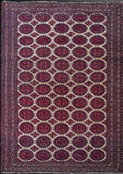 null Turkmen carpet (warp, weft and wool velvet).
Turkmenistan, circa 1930-1940
The...