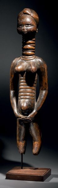 null STATUE MENDE, SIERRA LEONE
Wood with dark
brown patina H. 46,5 cm
It represents...