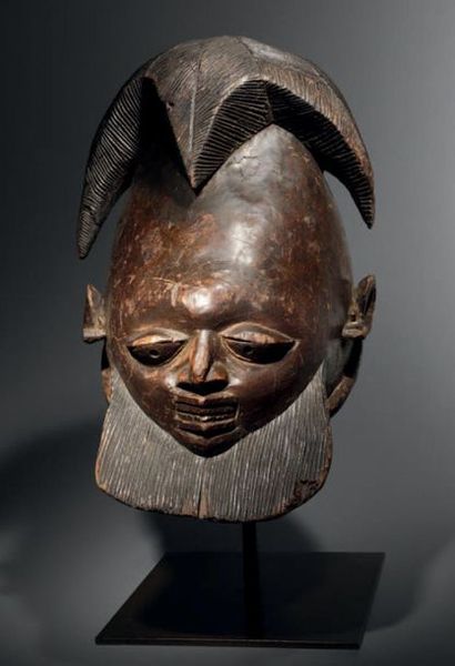 null MASQUE HEAUME GELEDE, YOROUBA, NIGERIA
Wood with brown
patina H. 46 cm
Provenance:...