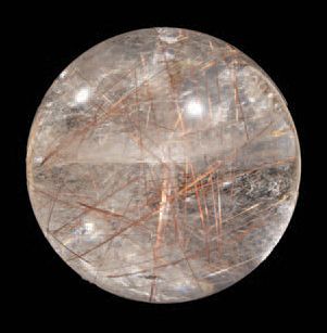 null Superbe sphère en cristal de roche très clair avec aiguilles de rutiles rouges
Madagascar,...