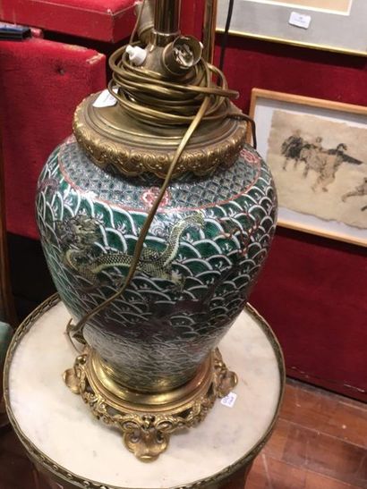 Chine - Vase balustre En porcelaine, à décor...