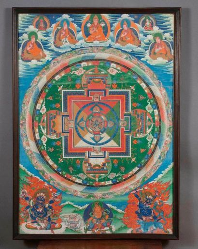 TIBET - VERS 1900 
Mandala, détrempe sur toile, Dharmapala au centre, entouré de...