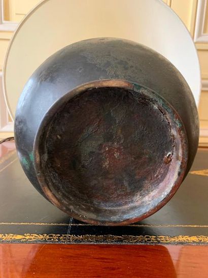 null JAPON - Vase balustre
En métal
H. 35 cm.
Monté en lampe.
 