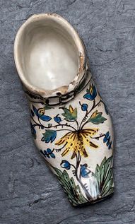 null Lot de souliers en faience ou porcelaine