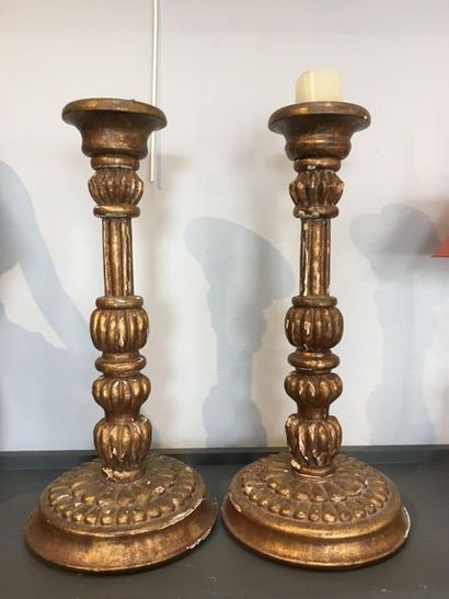 null Pair of large gilded stucco wood torches

H. 47 cm.