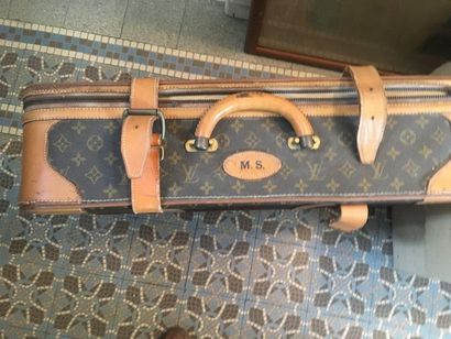 LOUIS VUITTON Suitcase in monogrammed canvas and camel
leather Zipper
Monogram M...