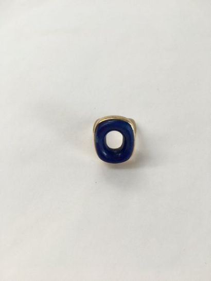 null DINH VAN
1970
Amusante bague en or 18k ornée d'un anneau en lapis lazulis
TDD...