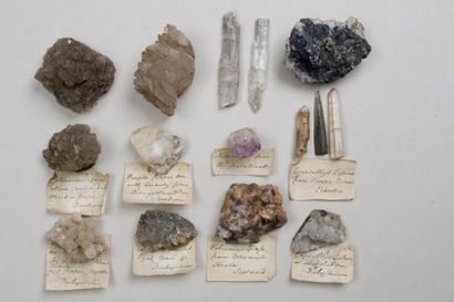 null Ensemble d'une quinzaine de pierres telles que: quartz, améthyste, cristaux...