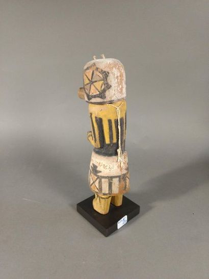  Katsina Sipikine Kachina du Guerrier Zuni Hopi, Arizona Années 1920 H. 23,5 cm Sipikine...