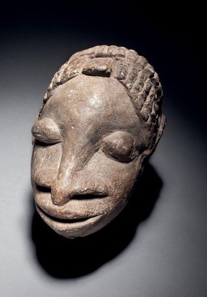  Female Sapi Mahen Yafe Head, Sierra Leone Stone H. 19 cm - L. 29 cm - W. 15 cm Female...