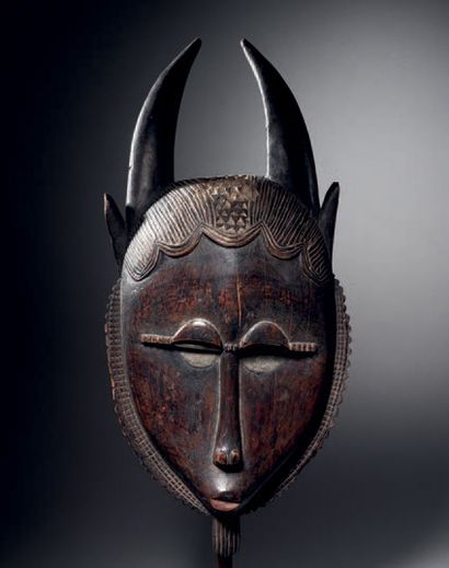 null Ɵ Yaure-Baule Mask, Lo, Ivory Coast
Wood with brown patina and metal
H. 45,7...