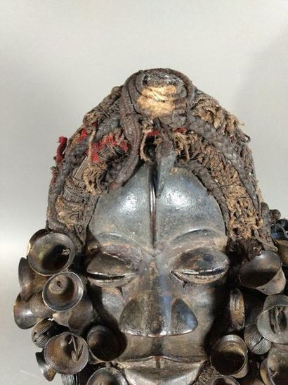  Wé mask, " singer mask ", Ble gla, Ivory Coast Wood, horn, fibre, red and beige...